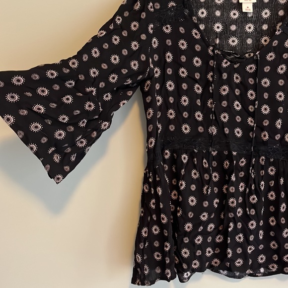 Mossimo Black and Tan Floral Tunic w/ Lace Panels - Picture 2 of 7